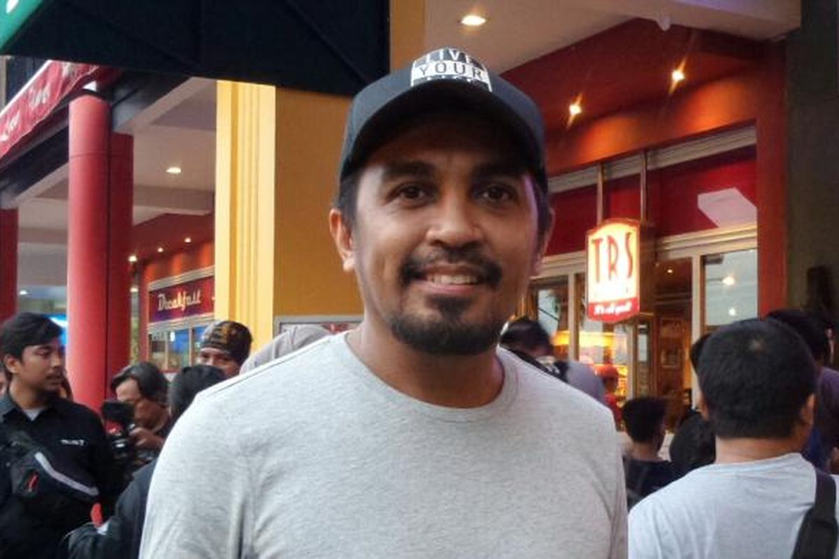 Artis musik Glenn Fredly di Cilandak Town Square, Jakarta Selatan, pada Kamis (5/1/2017).