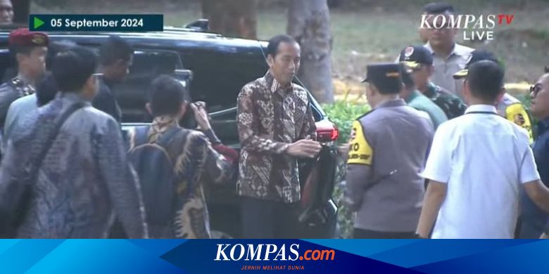 Pakai Innova Zenix, Jokowi Tiba di GBK Jelang Misa Agung Paus Fransiskus