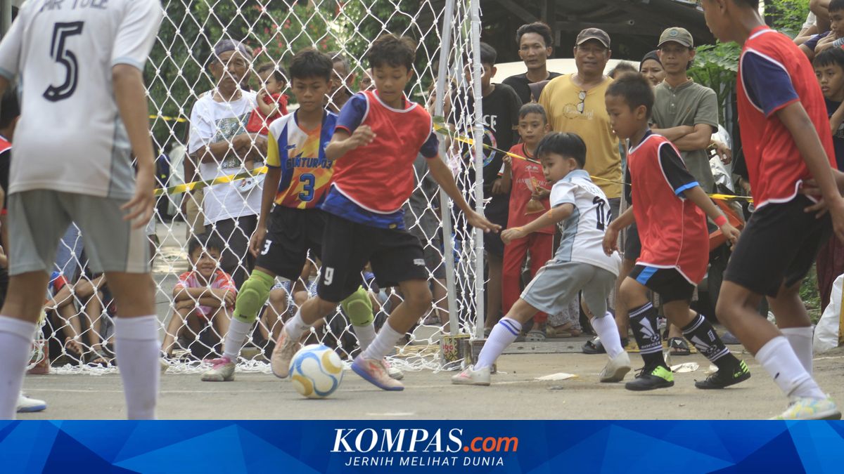 Tak Punya Lapangan, Pemuda Menteng Jakpus Gelar "Liga Aspal" di Jalan Kampung