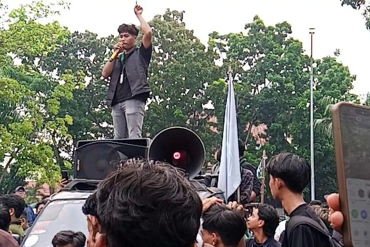 Demo Mahasiswa di DPRD Riau Soroti Gagalnya Antisipasi Karhutla, Desak Menhut Raja Juli Antoni Mundur