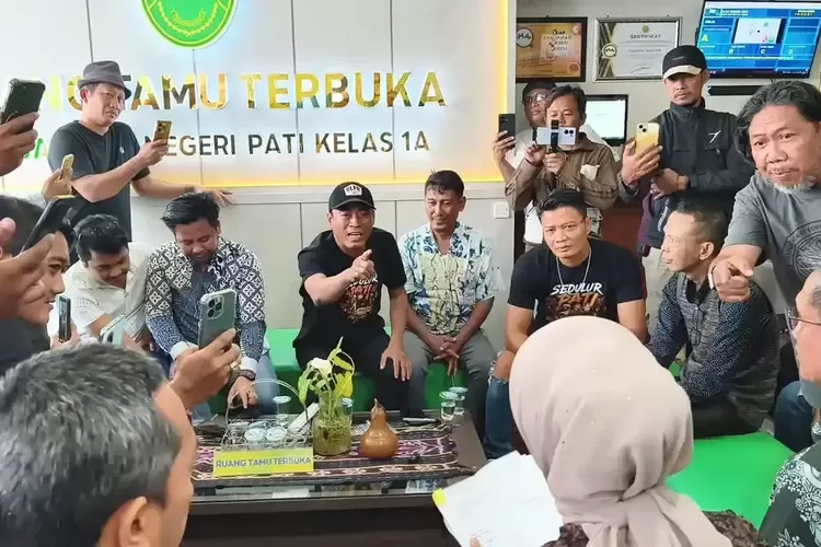 PN Pati Memanas! Botok Siram Jubir Pengadilan, Lontarkan Tuduhan Suap Rp 1 Miliar