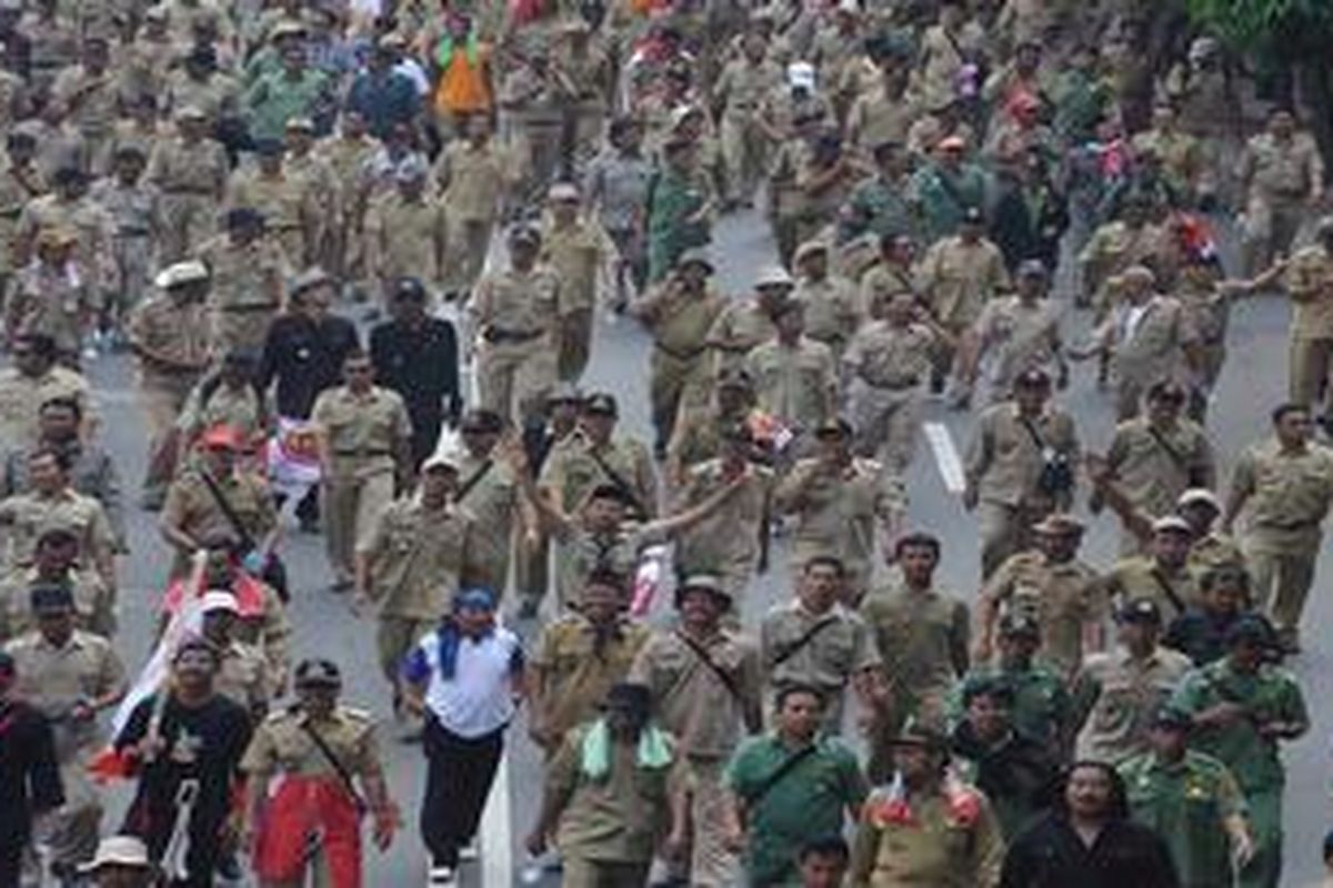 Ilustrasi: Ribuan perangkat desa se-Indonesia yang tergabung dalam Persatuan Rakyat Desa Nusantara (Parade Nusantara) melakukan long march di Jalan MH Thamrin, Jakarta, Senin (20/6/2011). Mereka menuntut segera disahkannya Rancangan Undang Undang Pembangunan Pedesaan atau RUU Desa.
