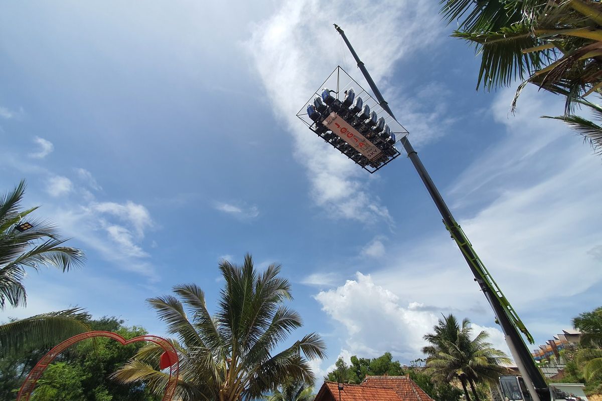 Ngopi di atas Awan menggunakan Gondola di Teras Kaca, Gunungkidul, DI Yogyakarta