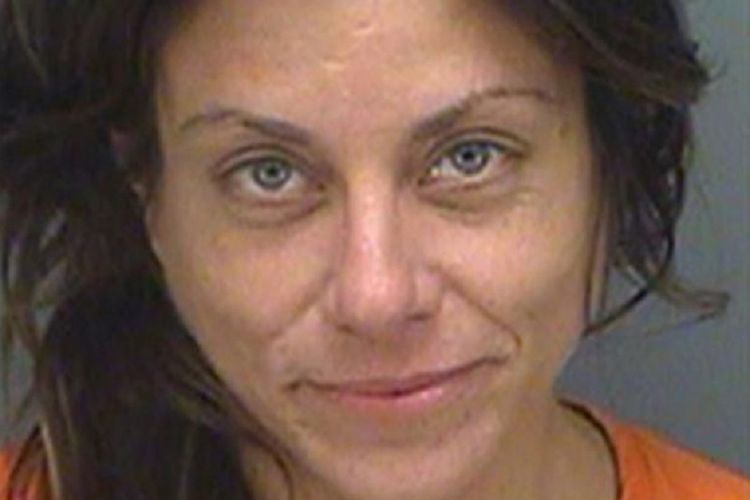 Vanessa Lee Jones. Perempuan 28 tahun di Florida yang ditangkap setelah menggosok kemaluan di depan anak kecil.
