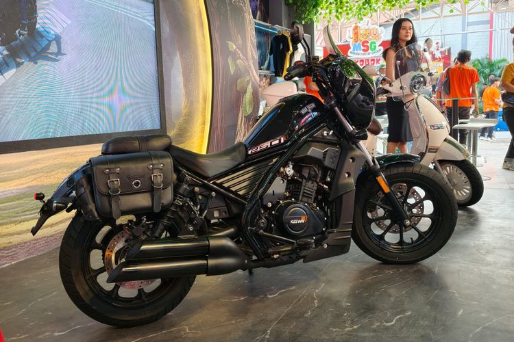 Adu Cruiser 250 cc: Keeway Road Falcon Vs QJMotor SRV 250 AMT
