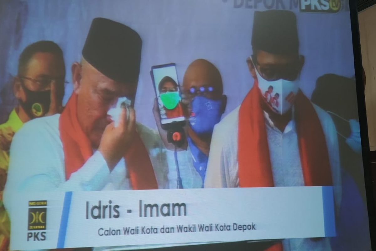 Dalam deklarasi di Hotel Bumi Wiyata, Jumat (4/9/2020), bakal calon wali kota Depok, Mohammad Idris berurai air mata ketika menghubungi istrinya, Elly Faridayang saat ini dirawat di rumah sakit karena mengidap Covid-19.