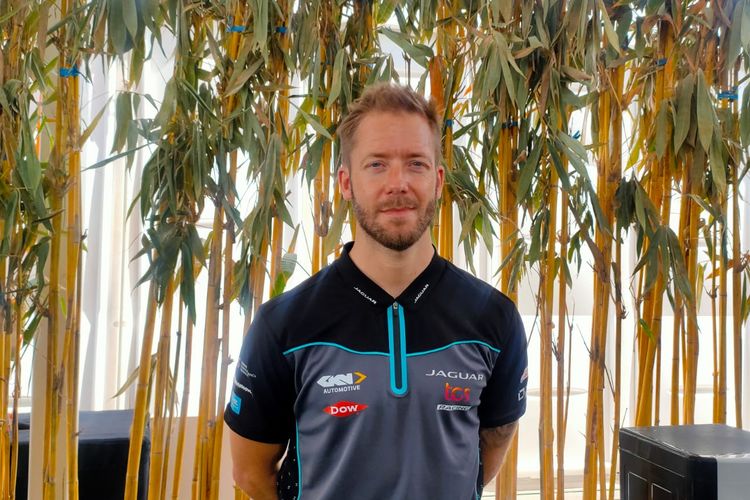 Sam Bird,  Pembalap  Formula E dari Jaguar TCS Racing

