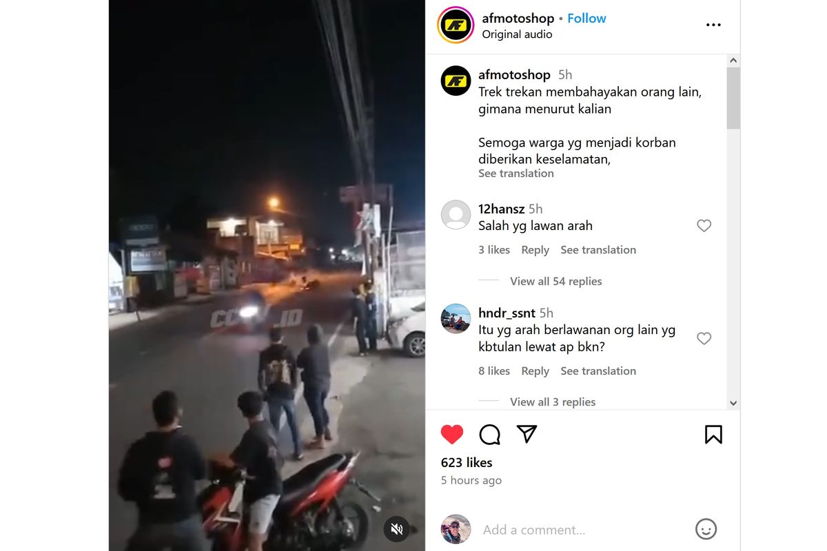 Video viral di dunia maya memperlihatkan kecelakaan mengenaskan antara dua pengendara sepeda motor. Kecelakaan adu kambing itu terjadi karena balapan liar.