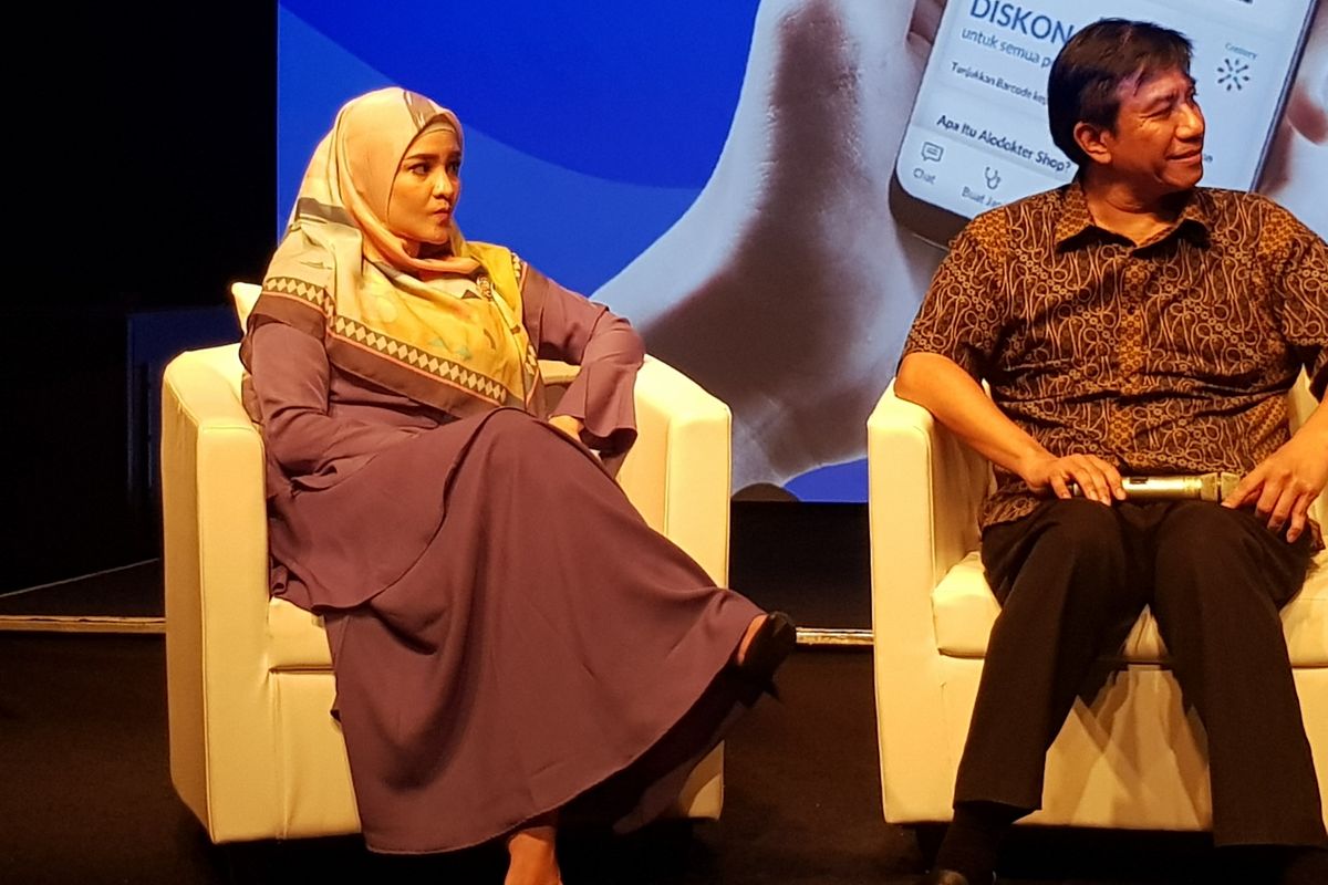 Kiri, aktris Intan Nuraini saat konferensi pers Alodokter x Century, Jakarta, Kamis (23/5/2019).