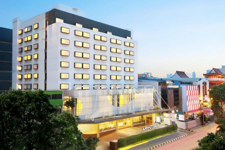 Gedung ARTOTEL Harmoni.