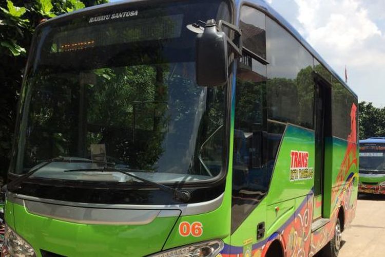 Bus Rapid Transit (BRT) Tangerang di Terminal Poris Plawad, Tangerang, Kamis (8/12/2016).