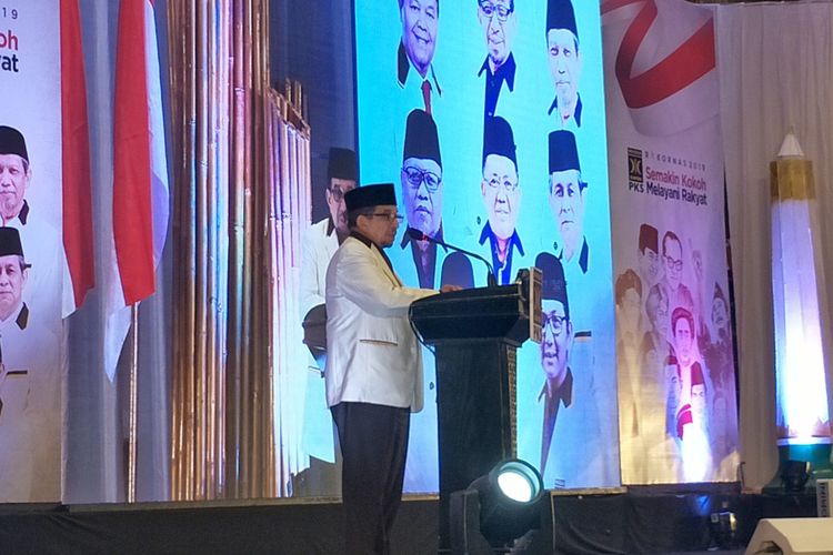 Ketua Majelis Syuro Partai Keadilan Sejahtera (PKS) Salim Segaf Aljufri saat berbicara di hadapan ratusan kader PKS dalam Rapat Koordinasi Nasional (Rakornas) di Hotel Bidakara, Jakarta, Kamis (14/11/2019). 