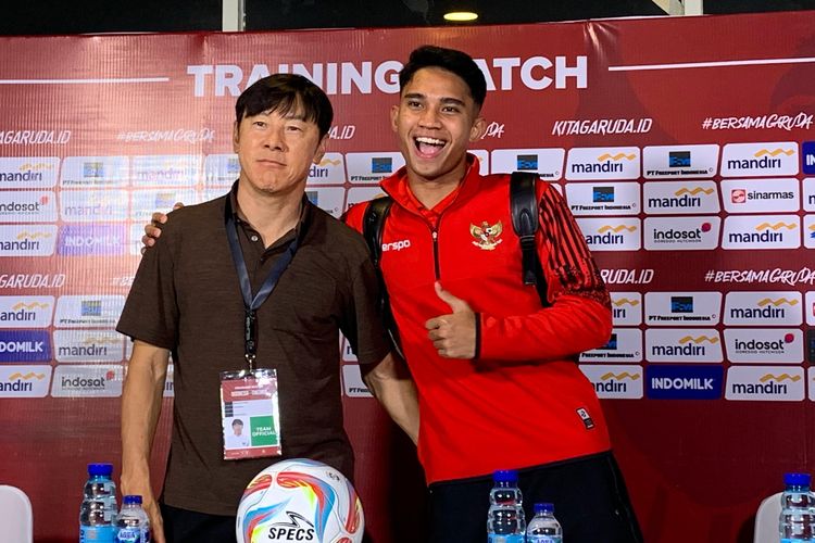 Pelatih timnas Indonesia, Shin Tae-yong dan Marselino Ferdinan dalam jumpa pers selepas pertandingan Indonesia vs Tanzania, pada Minggu (2/6/2024).
