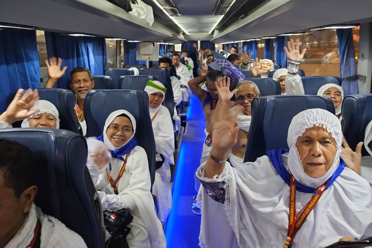 Jemaah haji Indonesia yang berangkat gelombang kedua tiba di King Abdul Aziz International Airport, Jeddah, Jumat (24/5/2024), pukul 3.30 Waktu Arab Saudi (WAS) atau 7.30 WIB.