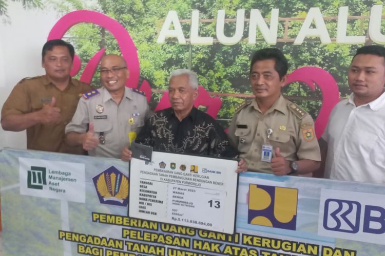 Mantan ketua penolak tambang batuan andesit di Desa Wadas Kecamatan Bener Kabupaten Purworejo Jawa Tengah Insin Sutrisno (77) dapat uang ganti rugi Rp 10,1 Miliar. 