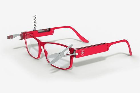 Unik, Kacamata Terbuat dari Pisau Swiss Army
