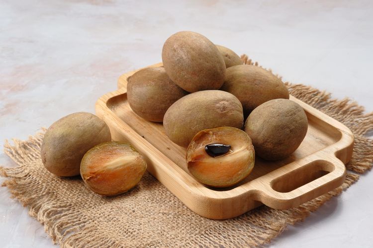 Ilustrasi buah sawo.