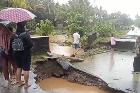 Jembatan Ambruk di Seram Bagian Barat akibat Banjir, Akses Transportasi Lumpuh