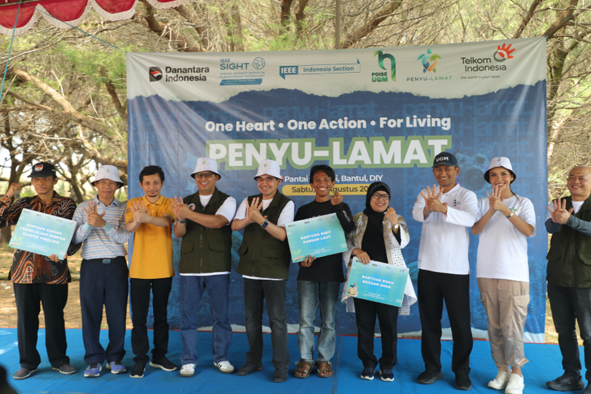 Penyu-Lamat 2025 berlangsung di kawasan Pantai Pelangi, Kabupaten Bantul, Daerah Istimewa Yogyakarta (DIY), ini diisi dengan sejumlah acara, mulai dari aksi bersih pantai (beach cleanup), edukasi masyarakat mengenai pengelolaan sampah, hingga pelatihan fotografi dan ekowisata. 