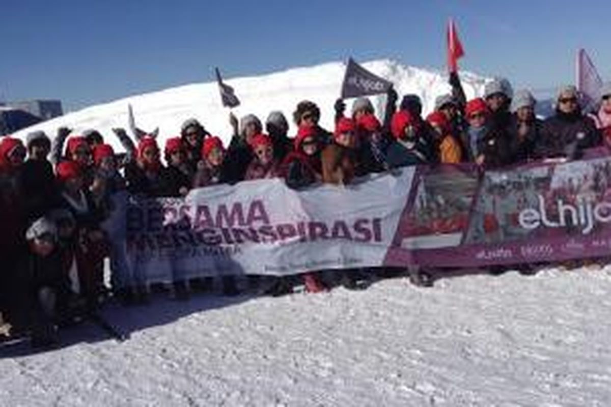 Rombongan Bezaya Group dan mitra bisnis berhasil menancapkan bendera Elhijab dan Elzatta di puncak gunung Titlis, Swiss. 