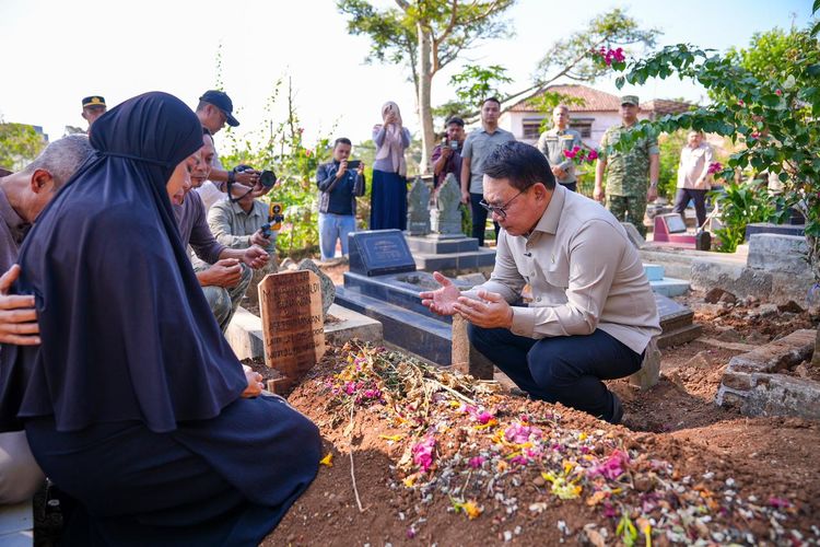 Dudung Takziah ke Rumah Keluarga Rifki, Calon Manajer Kopdes yang Meninggal Saat Latsarmil