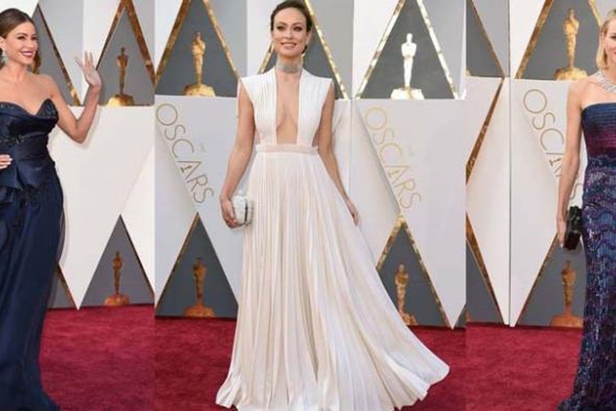 Sofia Vergara, Olivia Wilde, dan Naomi Watts, tampil penuh elegansi dalam pergelaran karpet merah Oscar 2016. 