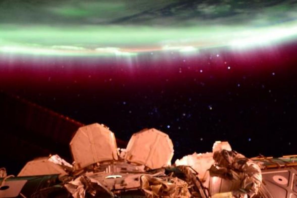 Wajah aurora dari antariksa dipotret oleh Scott Kelly dari ISS pada Selasa (23/6/2015). Ketika mengunggah foto di Twitter, Kelly berkicau #Aurora kupikir aku tidak akan melihat yang sepertimu lagi.