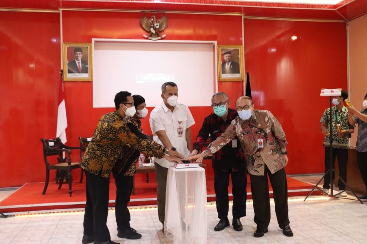 Bupati Wonogiri Joko Sutopo dalam acara launching pendaftaran program beasiswa bagi mahasiswa berprestasi (mapres) Wonogiri, November 2021.