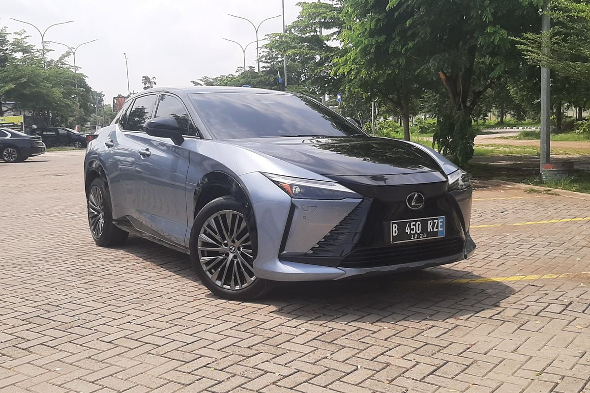 Lexus RZ 450e
