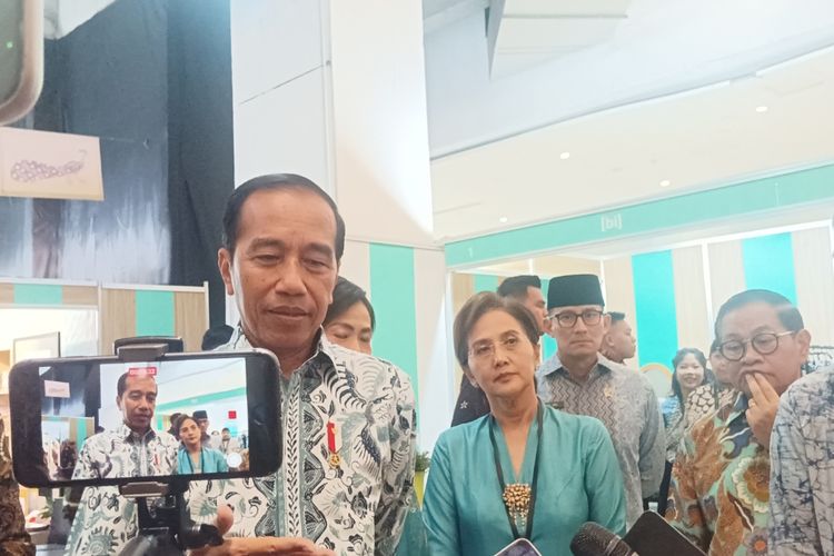 Presiden Joko Widodo saat memberikan ketedangansaat memberikan keterangan pers di Senayan Park, Jakarta, Rabu (2/8/2023).ers di Senayan Park, Jakarta, Rabu (2/8/2023).