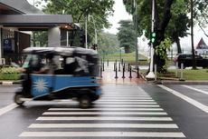 Masih Ada Kendaraan yang Terobos Lampu Merah Pejalan Kaki di Penyebrangan Balai Kota Jakarta