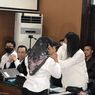 Tiba di Ruang Sidang, ART Susi Peluk Erat Putri Candrawathi dan Cium Tangan Ferdy Sambo