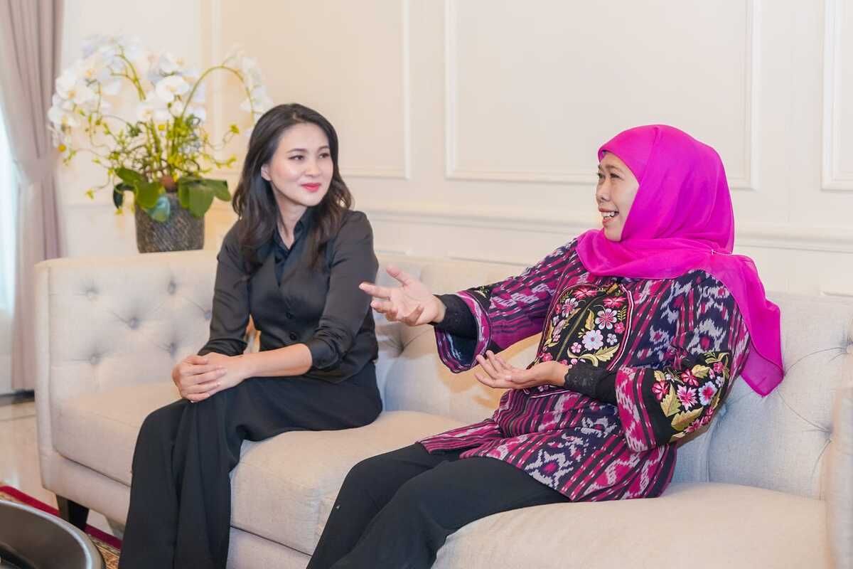 Cagub Malut Sherly Tjoanda bertamu ke kediaman Khofifah di Surabaya, Selasa (10/12/2024)