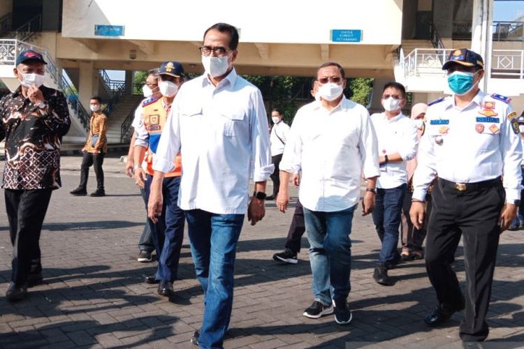 Menteri Perhubungan Budi Karya Sumadi saat meninjau Terminal Giwangan, Kota Yogyakarta, Minggu (29/5/2022).
