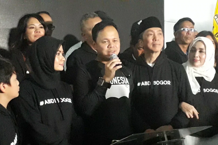 Mata Calon Wali Kota Bogor Bima Arya Sugiarto sempat berkaca-kaca saat Bima menyampaikan pidato kemenanangannya di Jalan Pangrango, Bogor, Rabu (27/6/2018).