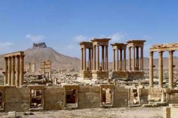 Bagian dari kota kuno Palmyra, situs warisan dunia UNESCO, setelah direbut kembali oleh pasukan Suriah dari tangan ISIS, pada Minggu (27/3/2016).