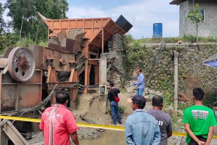Pencurian kabel di sebuah usaha penggilingan batu di Pedukuhan Gendol, Kalurahan Banyuroto, Kapanewon Nanggulan, Kabupaten Kulon Progo, Daerah Istimewa Yogyakarta.
