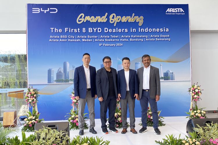 BYD meluncurkan delapan dealer pertama di Indonesia