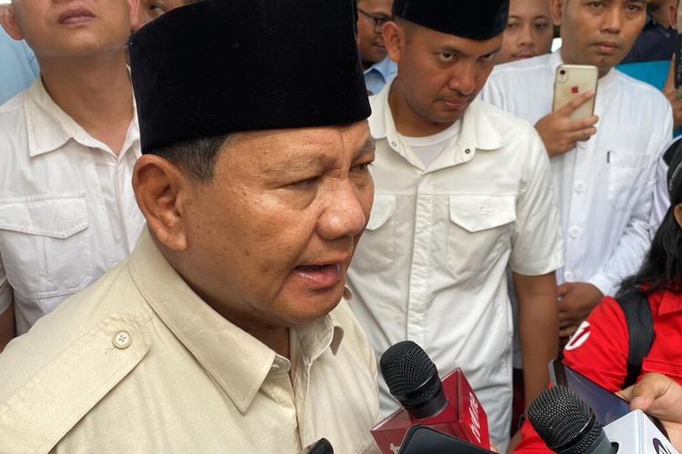 Calon presiden nomor urut 2 Prabowo Subianto saat berkunjung ke Kabupaten Pandeglang, Minggu (3/12/2023).