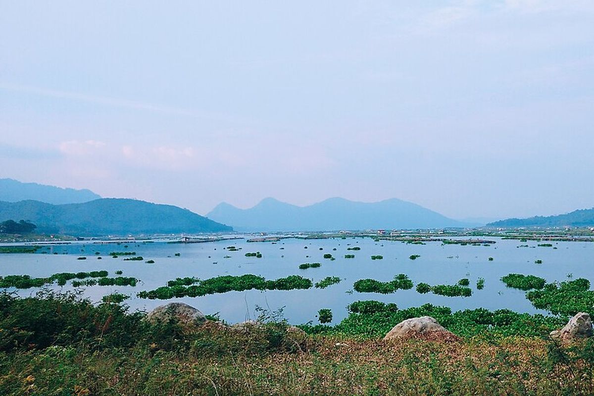Pemandangan Waduk Jatiluhur di Purwakarta, Jawa Barat.