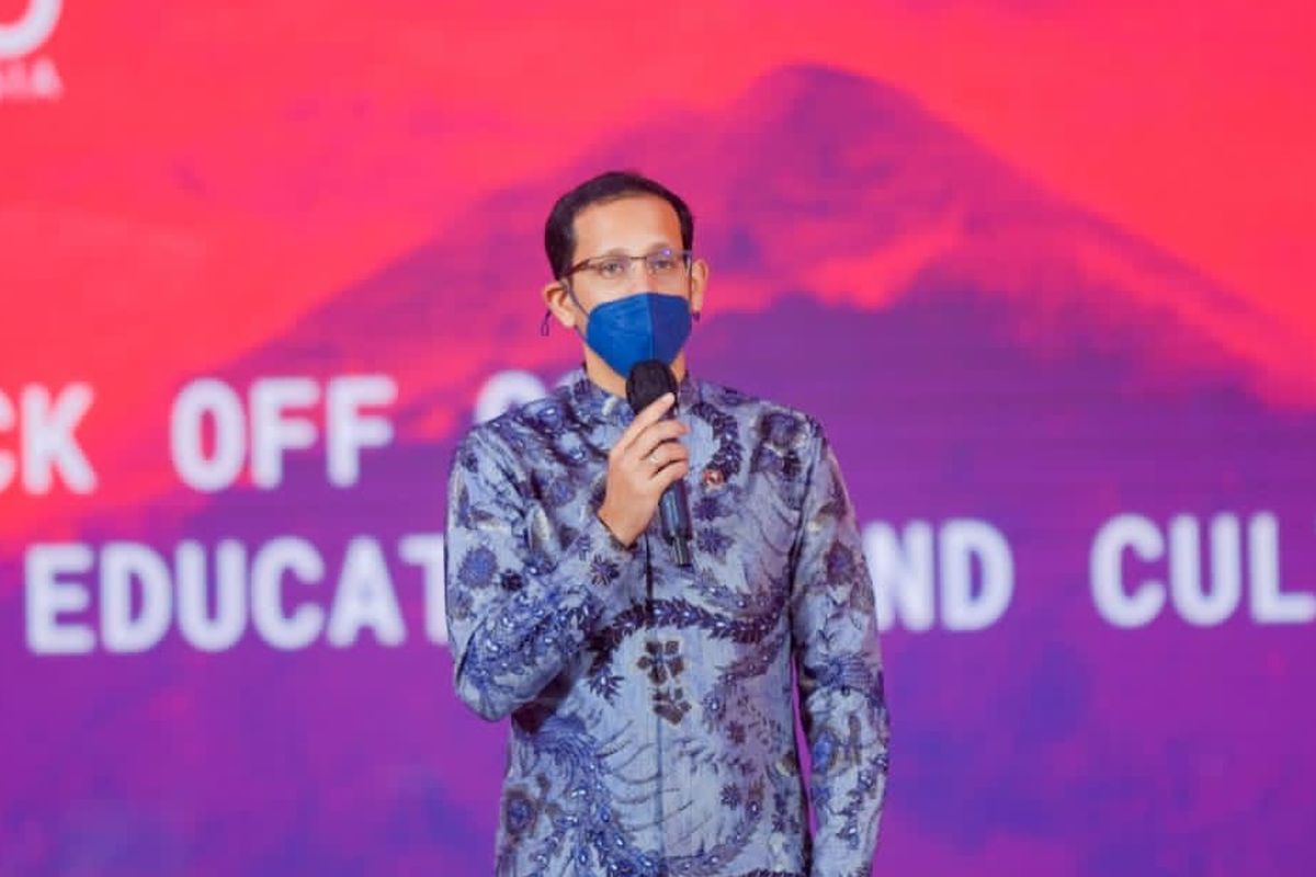 Menteri Pendidikan, Kebudayaan, Riset, dan Teknologi (Mendikbudristek) Nadiem Anwar Makarim mengumumkan agenda prioritas bidang pendidikan dan kebudayaan yang akan didorong pemerintah Indonesia, melalui kepemimpinan Kementerian Pendidikan, Kebudayaan, Riset, dan Teknologi (Kemendikbudristek) pada perhelatan G20.