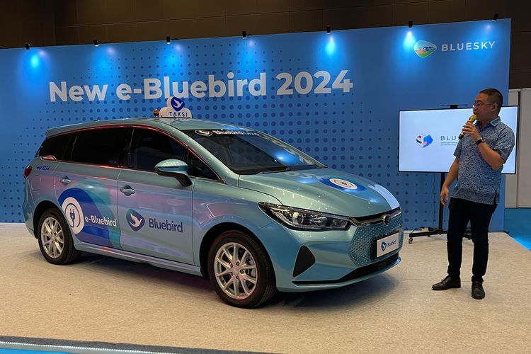 BYD e6 yang jadi taksi Blubird 2024