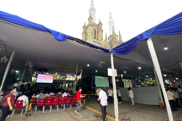 Rangkaian Misa Kamis Putih Dimulai, Ribuan Umat Katolik Padati Gereja Katedral Jakarta