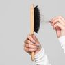7 Cara Mengatasi Rambut Rontok Berlebihan