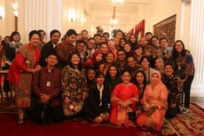 Ingin Foto Bareng Wartawan, Iriana Jokowi Bersimpuh
