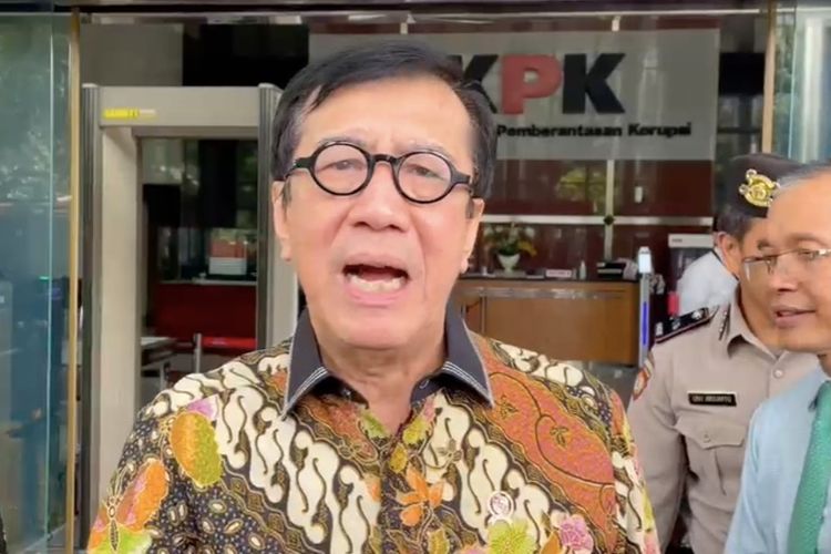 Menteri Hukum dan Hak Asasi Manusia (Menkumham) Yasonna H. Laoly membantah tudingan Pasal dalam Kitab Undang-Undang Hukum Pidana (KUHP) baru dibuat untuk meloloskan Ferdy Sambo dari hukuman mati, Kamis (16/2/2023).