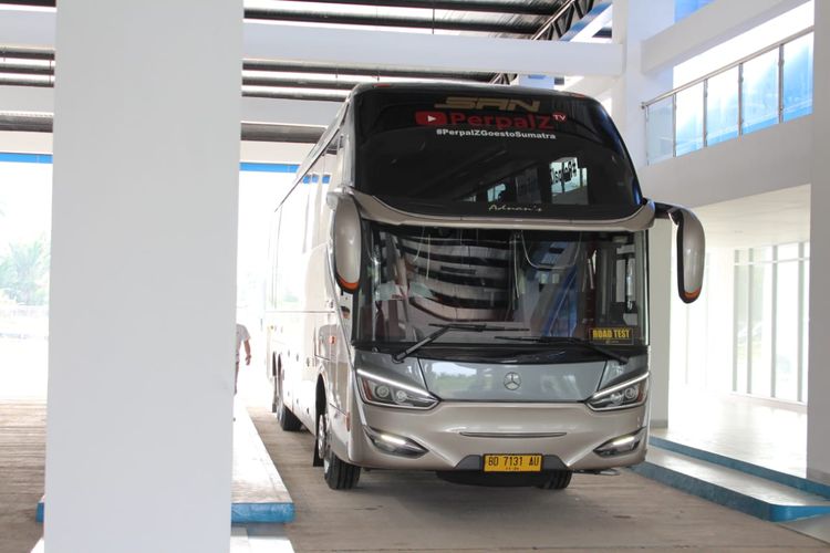 Bus PO SAN di Terminal Anak Aia Padang