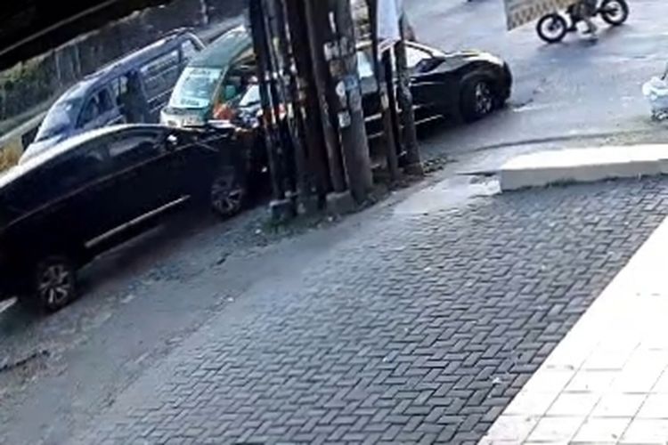 Salah Sasaran karena Cemburu, Polisi di Medan Tabrak Mobil yang Dikira Ada Istrinya dengan Pria Lain