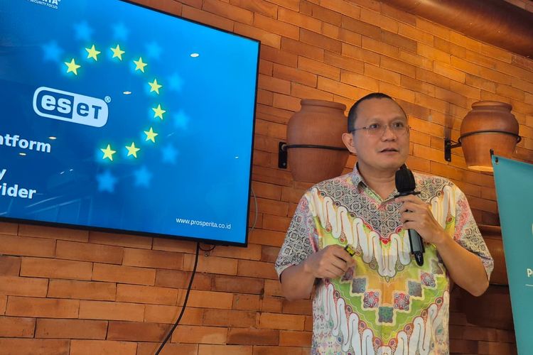 Chief Technology Officer Prosperita Group, Yudhi Kukuh, mengatakan bahwa semakin banyak organisasi di Indonesia kini mengandalkan public cloud sebagai bagian penting dari bisnis digital mereka.