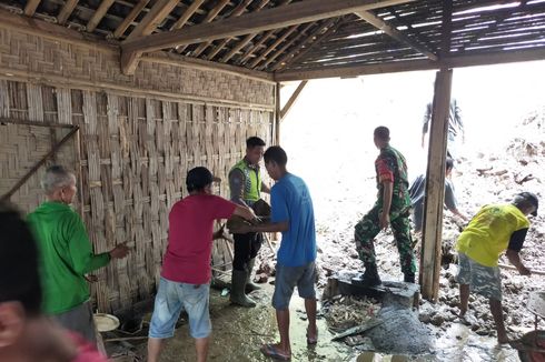 Hujan Deras 3 Jam, Rumah Warga Wonogiri Jebol Tertimpa Tanah Longsor